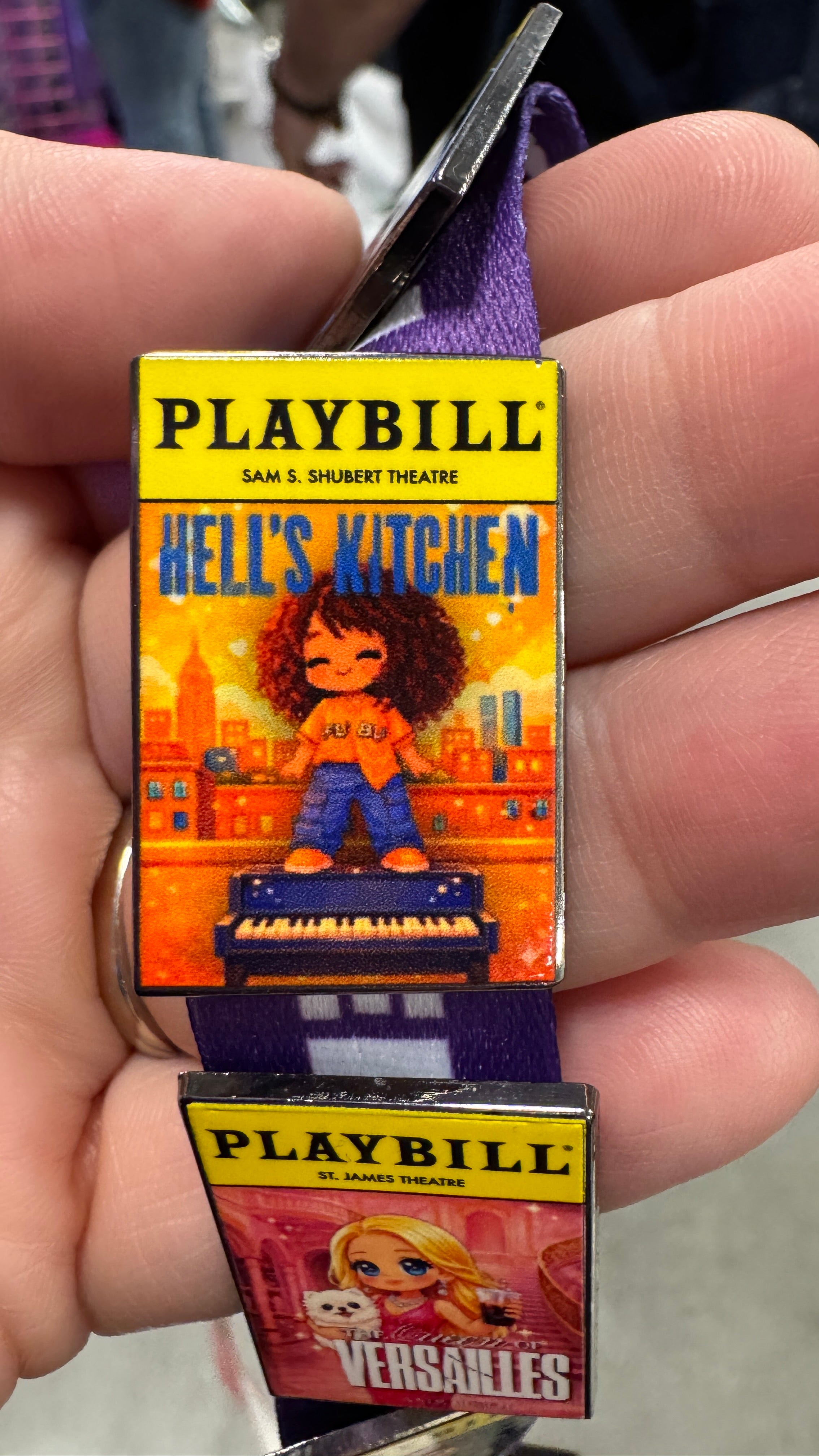 Broadway: Pin de solapa de Las esposas del rey